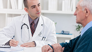 Doctor explaining diagnosis to his male patient.