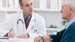 Doctor explaining diagnosis to his male patient.